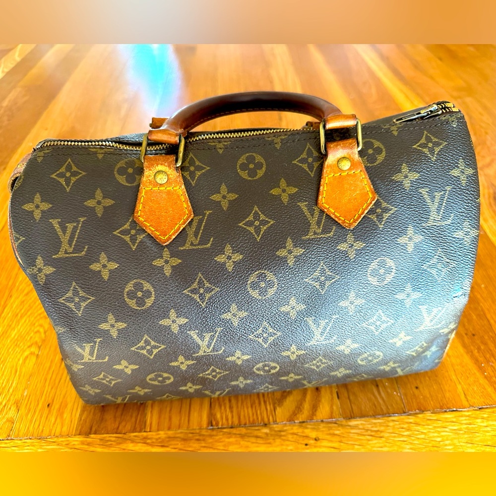 Authentic Vintage LOUIS VUITTON Speedy 30
Signature Monogram Boston Hand Bag